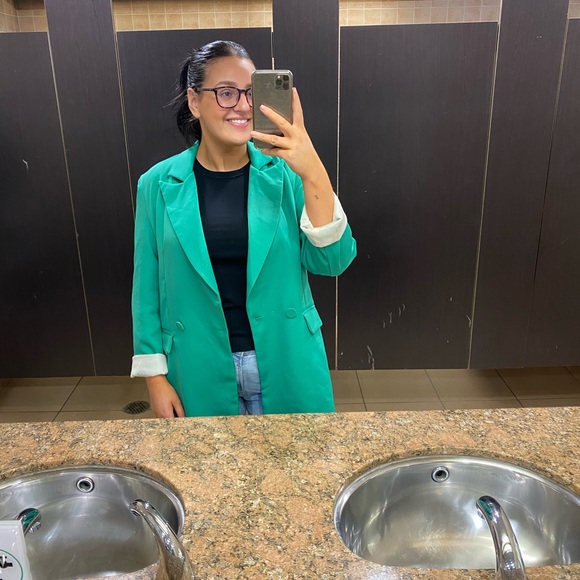 Meet your Posher, Emily - Picture 5 of 5